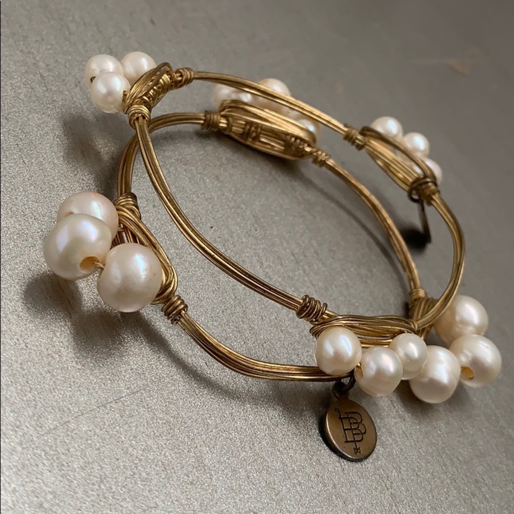 BB Signed Gold Tone pearl bracelets (2)